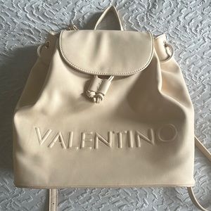 Valentino by Mario Valentino! Stunning backpack from Italy! 💓🌸💕